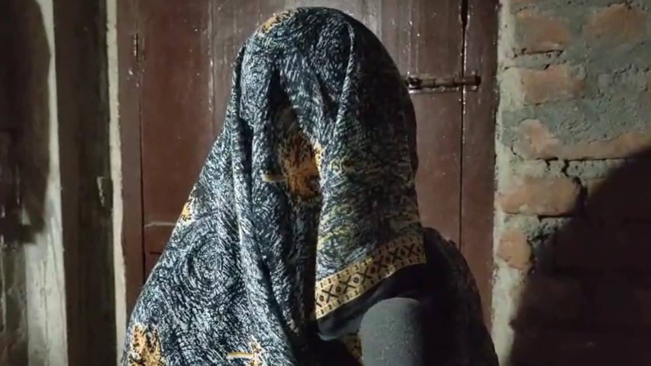 Duttapukur Case: প্রতিবেশী দুই যুবকের যৌন লালসার শিকার ১৯ বছরের যুবতী, থানায় থেকেই লাগাতার হুমকি