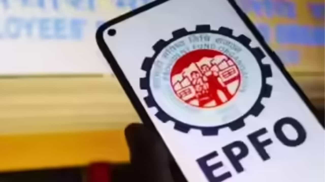 EPFO: ১০ বছর চাকরি না করলে মার যাবে প্রভিডেন্ট ফান্ডের টাকা! এই নিয়ম অনেকেই জানেন না... EPFO: ১০ বছর চাকরি না করলে মার যাবে প্রভিডেন্ট ফান্ডের টাকা! এই নিয়ম অনেকেই জানেন না...