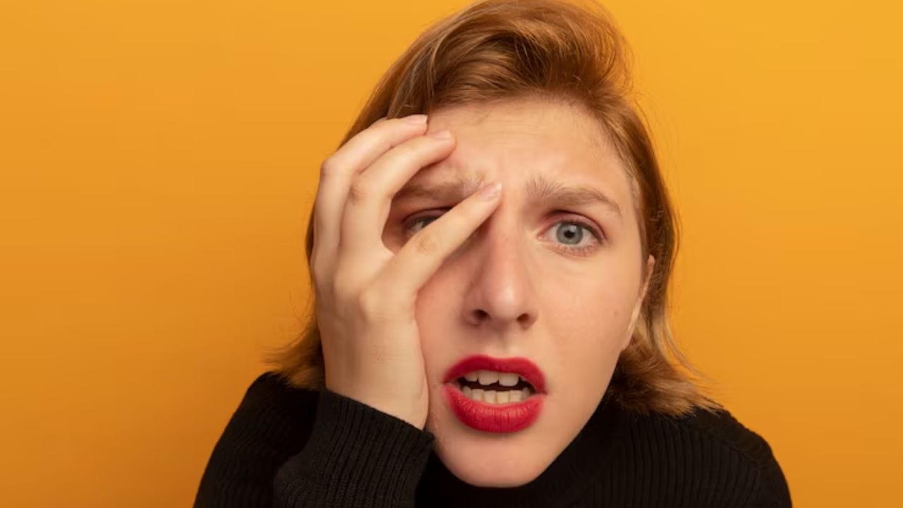 চোখে কিছু পড়লেই রগড়ে দিচ্ছেন? এই ছোট্ট অভ্যাস বিপদ ডেকে আনছে না তো চোখে কিছু পড়লেই রগড়ে দিচ্ছেন? এই ছোট্ট অভ্যাস বিপদ ডেকে আনছে না তো