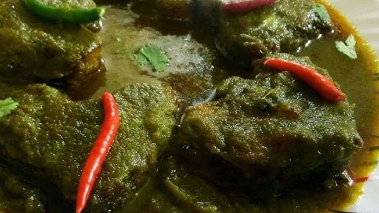 ধনে পাতা বাটা দিয়ে রুই মাছের ঝোল! রেঁধে দেখুন, স্বাদের জোরে একমুঠো ভাত বেশি খাবেন