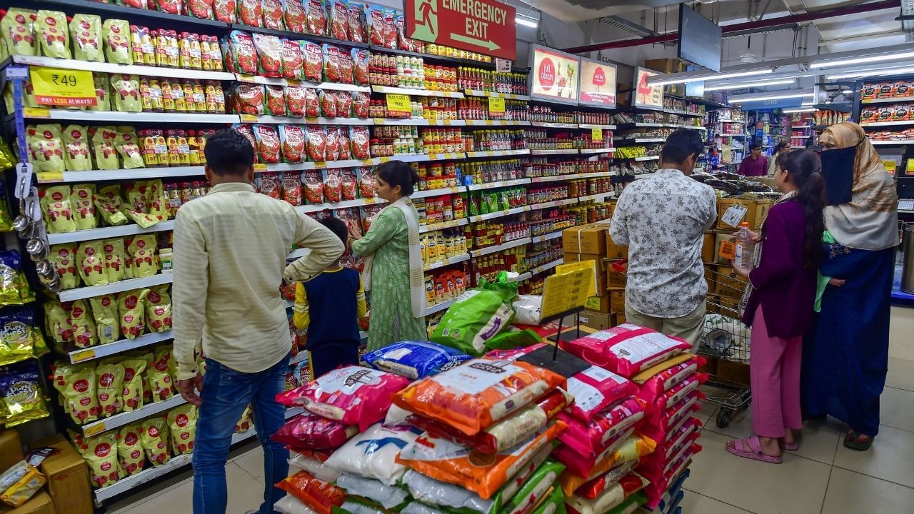 GST 2.0 Implementation: আজ থেকে বেশি দাম নিতে পারবে না দোকানিরা, GST 2.0-তে কী কী খরচ কমবে আপনার, দেখে নিন GST 2.0 Implementation: আজ থেকে বেশি দাম নিতে পারবে না দোকানিরা, GST 2.0-তে কী কী খরচ কমবে আপনার, দেখে নিন