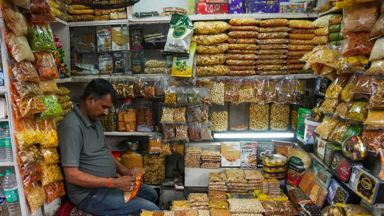 GST Price Drop: সেপ্টেম্বরের ২২ তারিখ থেকে আপনার সাবান, চকলেটের দাম কি সত্যিই কমবে? GST Price Drop: সেপ্টেম্বরের ২২ তারিখ থেকে আপনার সাবান, চকলেটের দাম কি সত্যিই কমবে?