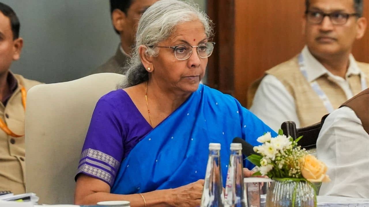 GST Rate Cut: সস্তা হয়ে যাবে গাড়ি থেকে টুথপেস্ট, GST-তে বদল হলে কী কী জিনিসের দাম বাড়বে?