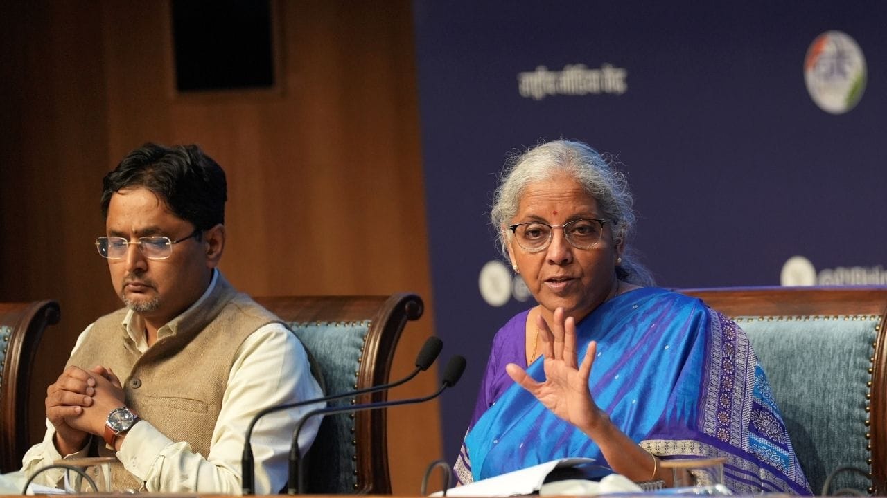 GST Reform: থাকছে না GST-র দুটি স্ল্যাব, কত কোটি টাকা ক্ষতি হবে কেন্দ্রের এই সিদ্ধান্তে? GST Reform: থাকছে না GST-র দুটি স্ল্যাব, কত কোটি টাকা ক্ষতি হবে কেন্দ্রের এই সিদ্ধান্তে?