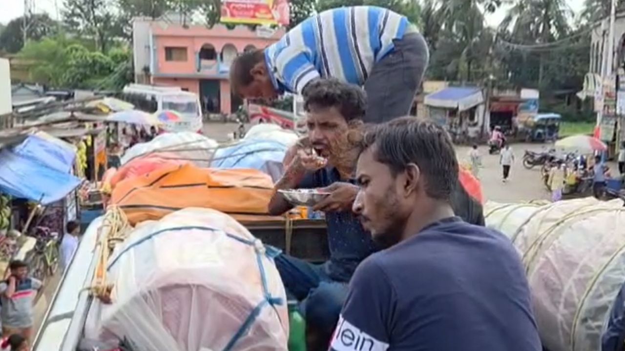Paschim Medinipur: আজ ঢাকিপাড়ায় মন খারাপের দিন