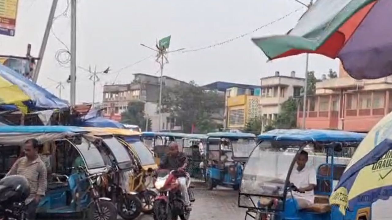 Paschim Medinipur: আলু বোঝোই ও ধান বোঝাই লরির মুখোমুখি সংঘর্ষ, মর্মান্তিক ঘটনা মেদিনীপুরে