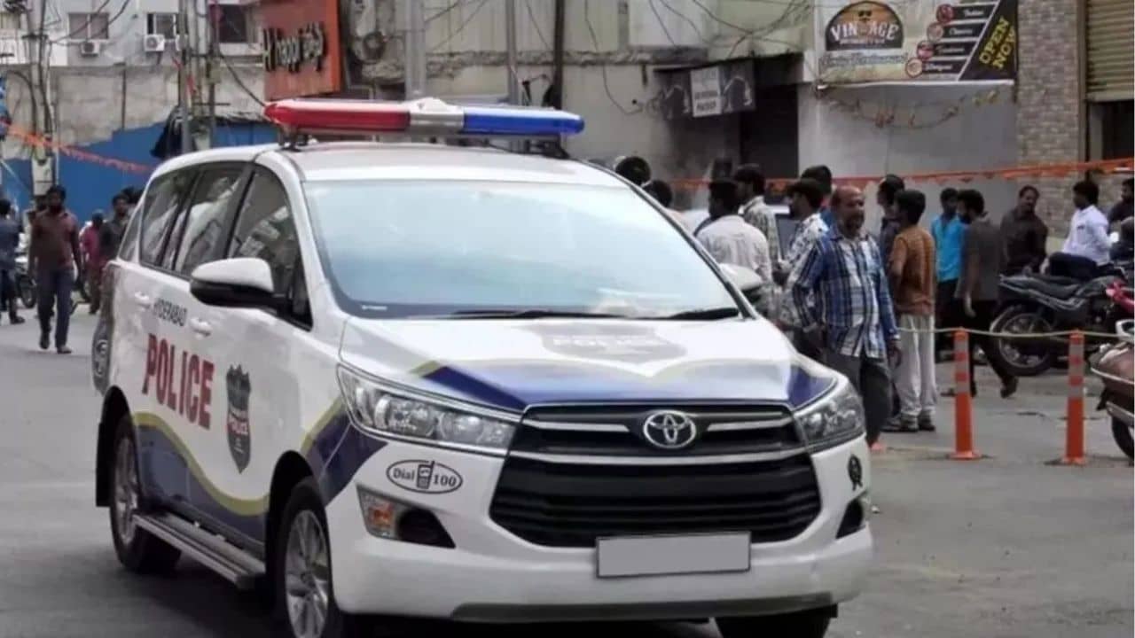 Noida: পাশের রুমে স্বামী, ছেলেকে নিয়ে ১৪ তলা থেকে ঝাঁপ মহিলার