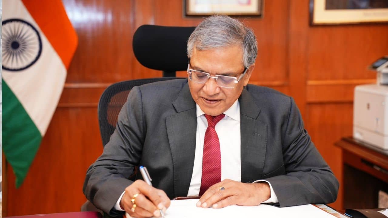 Sovandeb Chattopadhyay: CEC-র বিরুদ্ধে ঘুষ নেওয়ার অভিযোগ তুললেন শাসকমন্ত্রী, বিতর্ক তুঙ্গে