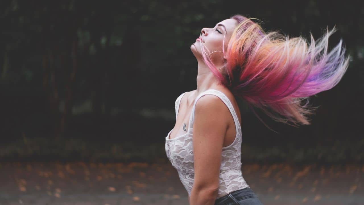 Hair Colour Tips: রঙিন চুলে উজ্জ্বলতা টিকিয়ে রাখুন, পুজোর আগে জানুন কালার ফিকে না হওয়ার স্মার্ট হ্যাকস