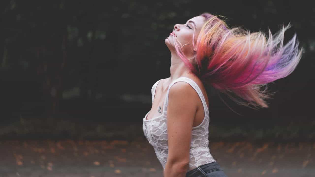 Hair Colour Tips: রঙিন চুলে উজ্জ্বলতা টিকিয়ে রাখুন, পুজোর আগে জানুন কালার ফিকে না হওয়ার স্মার্ট হ্যাকস