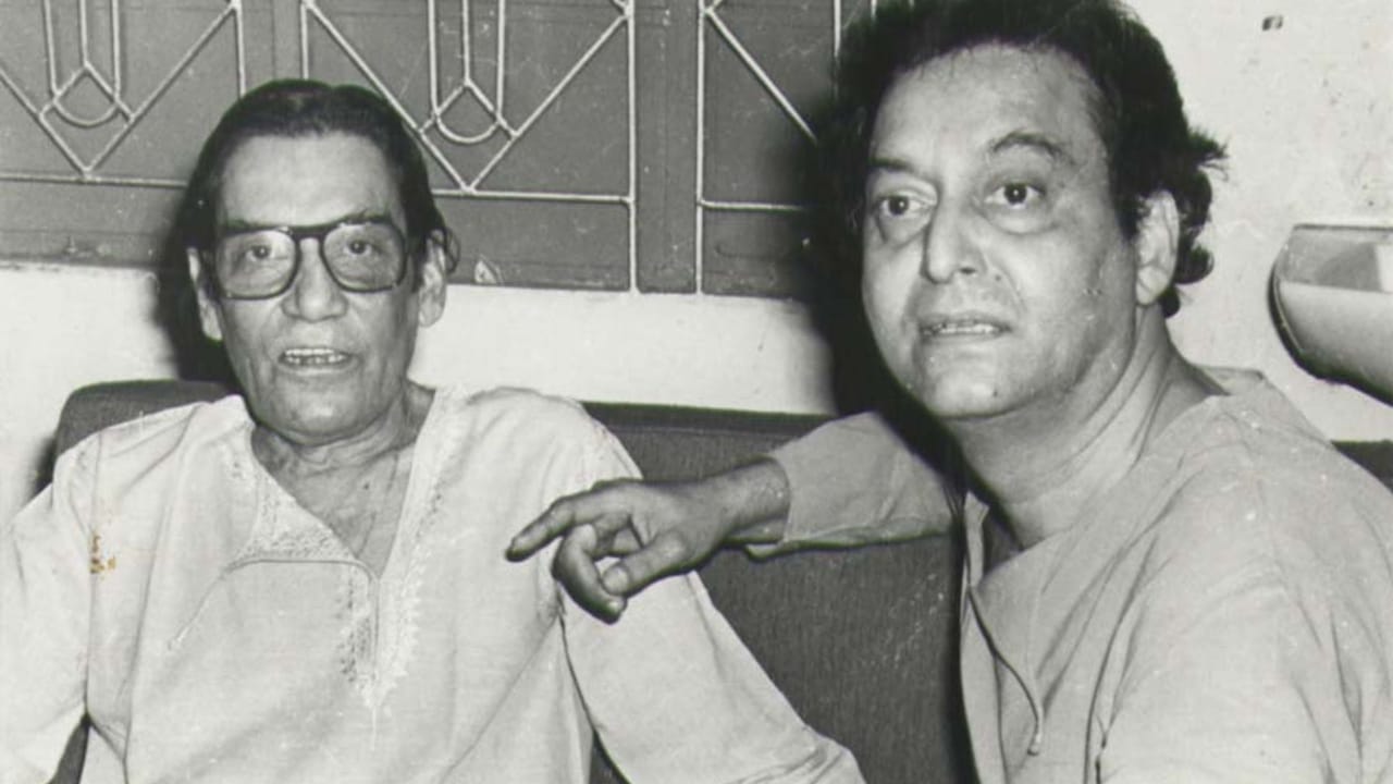 Soumitra Chatterjee: শ্যামল মিত্র ছেড়ে দিয়েছিলেন সৌমিত্রকে, সেদিন কী ঘটেছিল গায়ক ও নায়কের মধ্যে? Soumitra Chatterjee: শ্যামল মিত্র ছেড়ে দিয়েছিলেন সৌমিত্রকে, সেদিন কী ঘটেছিল গায়ক ও নায়কের মধ্যে?