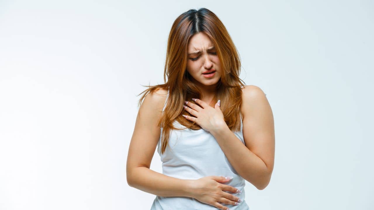 Cause of Acidity: বুকে প্রায়ই জ্বালা অনুভব হয়? প্রতিদিনের এই ৪ অভ্যাসই হতে পারে ভিলেন!