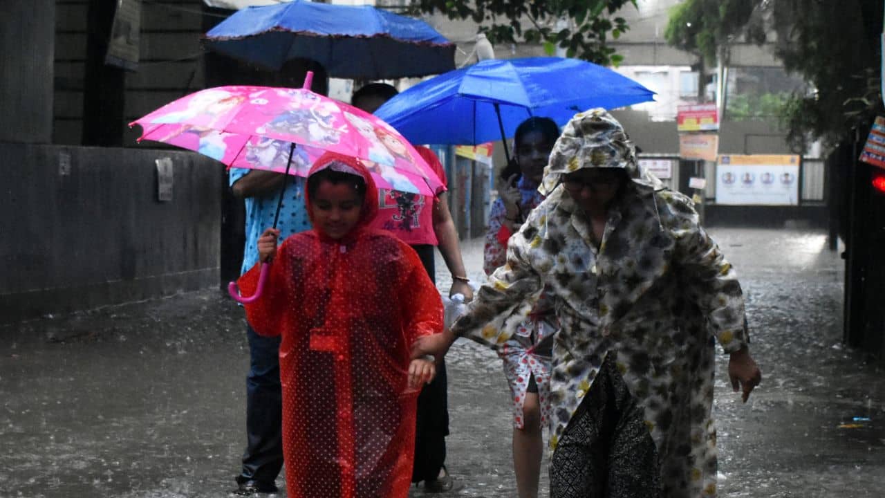 West Bengal Weather: ঝাড়খণ্ডে ঘূর্ণাবর্ত, ভারী বৃষ্টির কমলা সতর্কতা জারি, কোথায়?