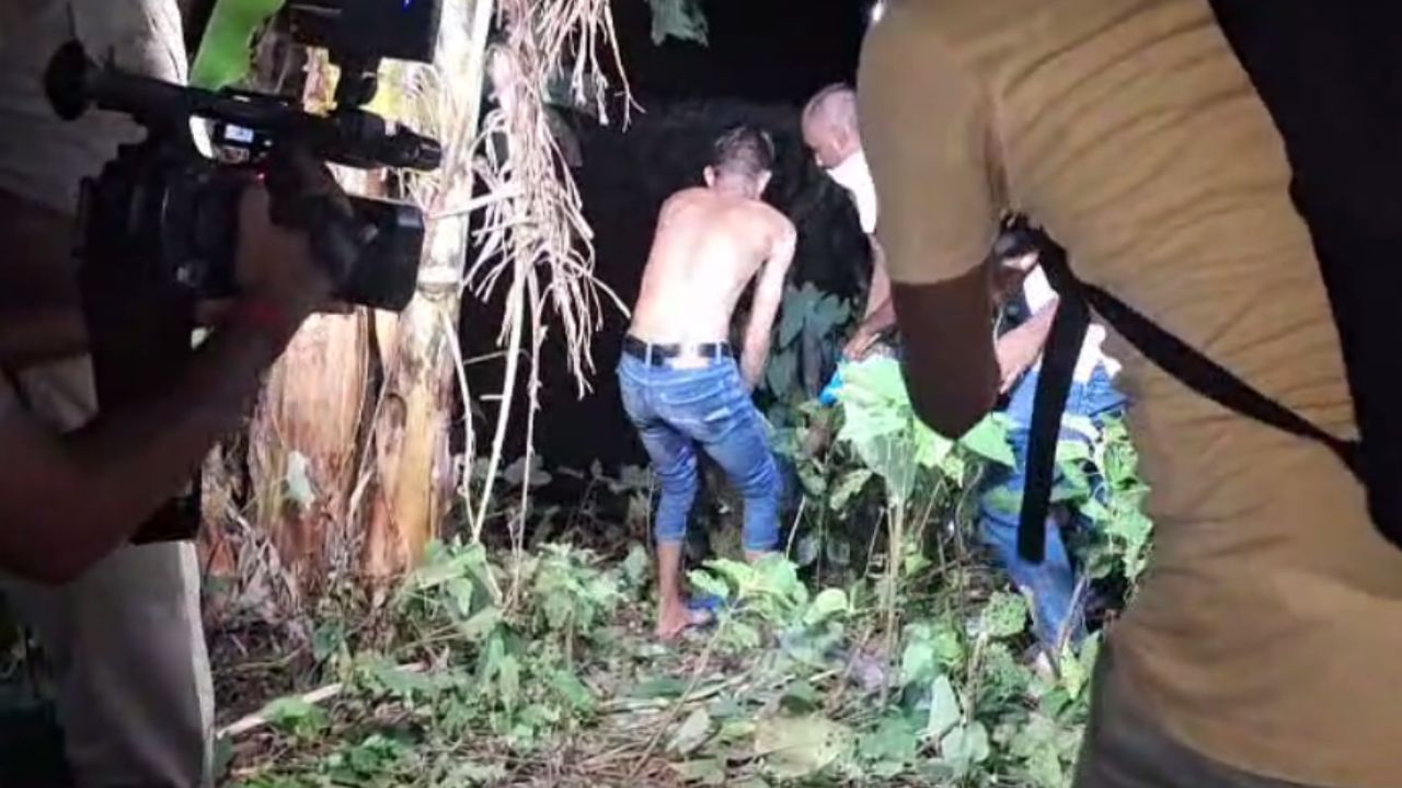 Hooghly: রাস্তায় চাপ-চাপ রক্ত, পড়েছিল দুপাটি জুতো, 'রহস্যের' গন্ধ পেল পুলিশ