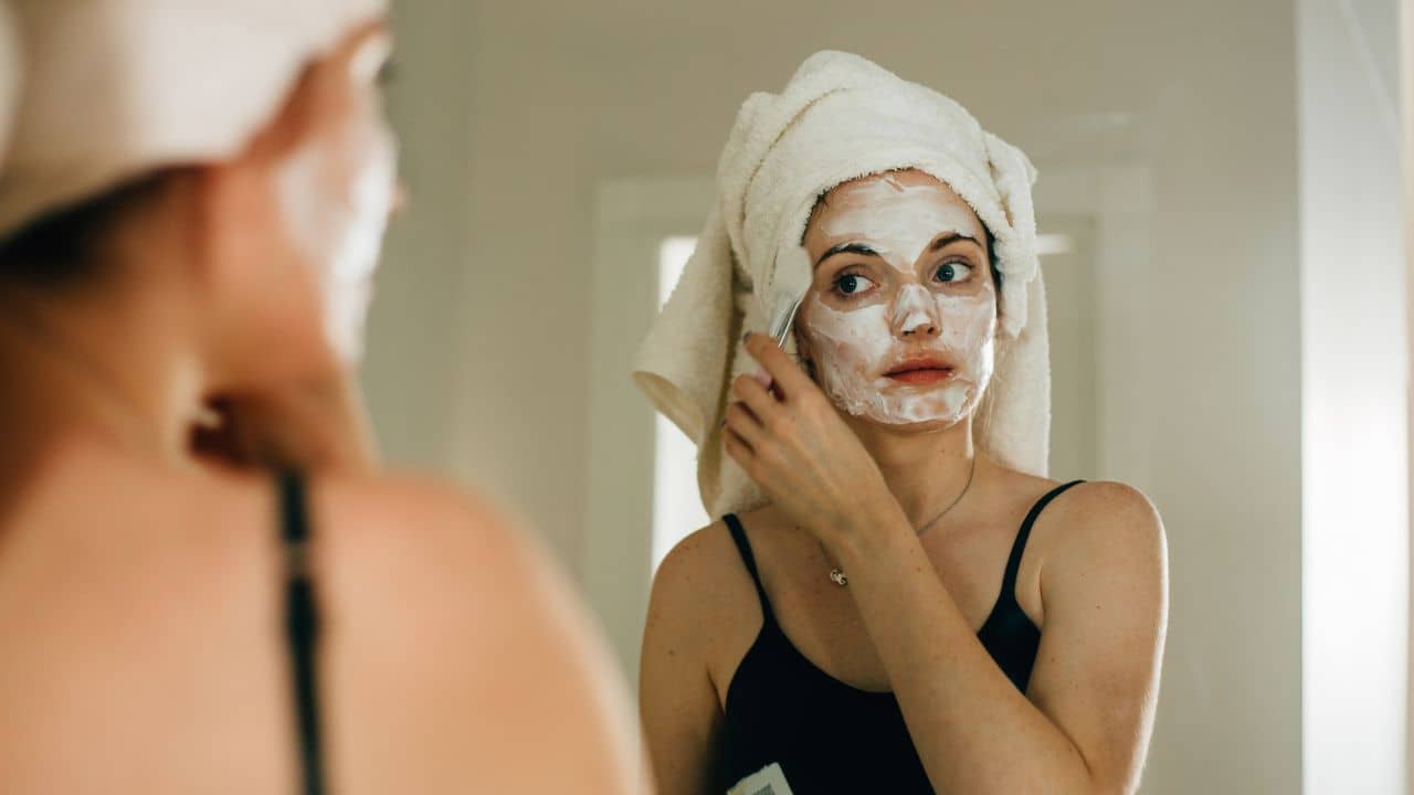 Glowing Skin: পুজোর আগে চকচকে ত্বক চান? ৩ ঘরোয়া ফেসপ্যাক ব্যবহার করলেই হবে ম্যাজিক!