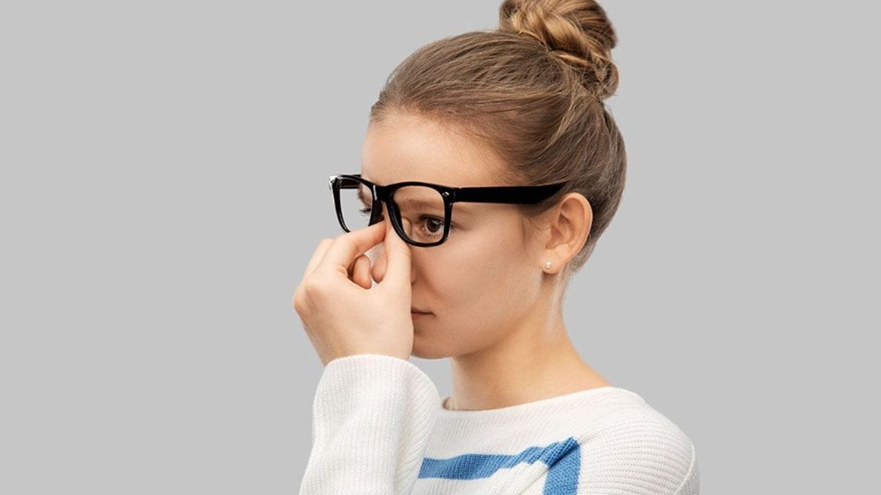 Lifestyle: রোজ চশমা পরে নাকের পাশে গাঢ় দাগ হয়েছে? এই সহজ উপায়ে করুন ভ্যানিশ Lifestyle: রোজ চশমা পরে নাকের পাশে গাঢ় দাগ হয়েছে? এই সহজ উপায়ে করুন ভ্যানিশ