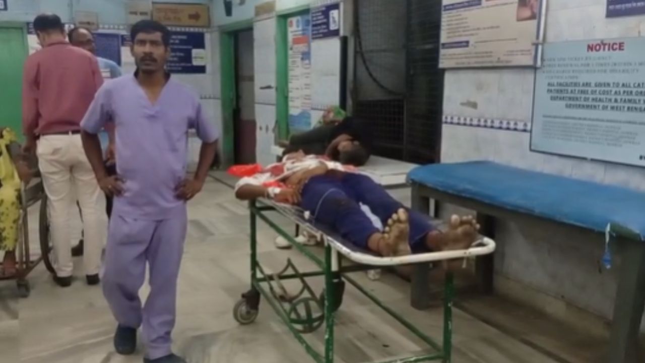 Howrah: ট্রেনের ধারে ঝুলছিল, দুম করে পড়ে মৃত্যু ক্লাস সেভেনের পড়ুয়ার