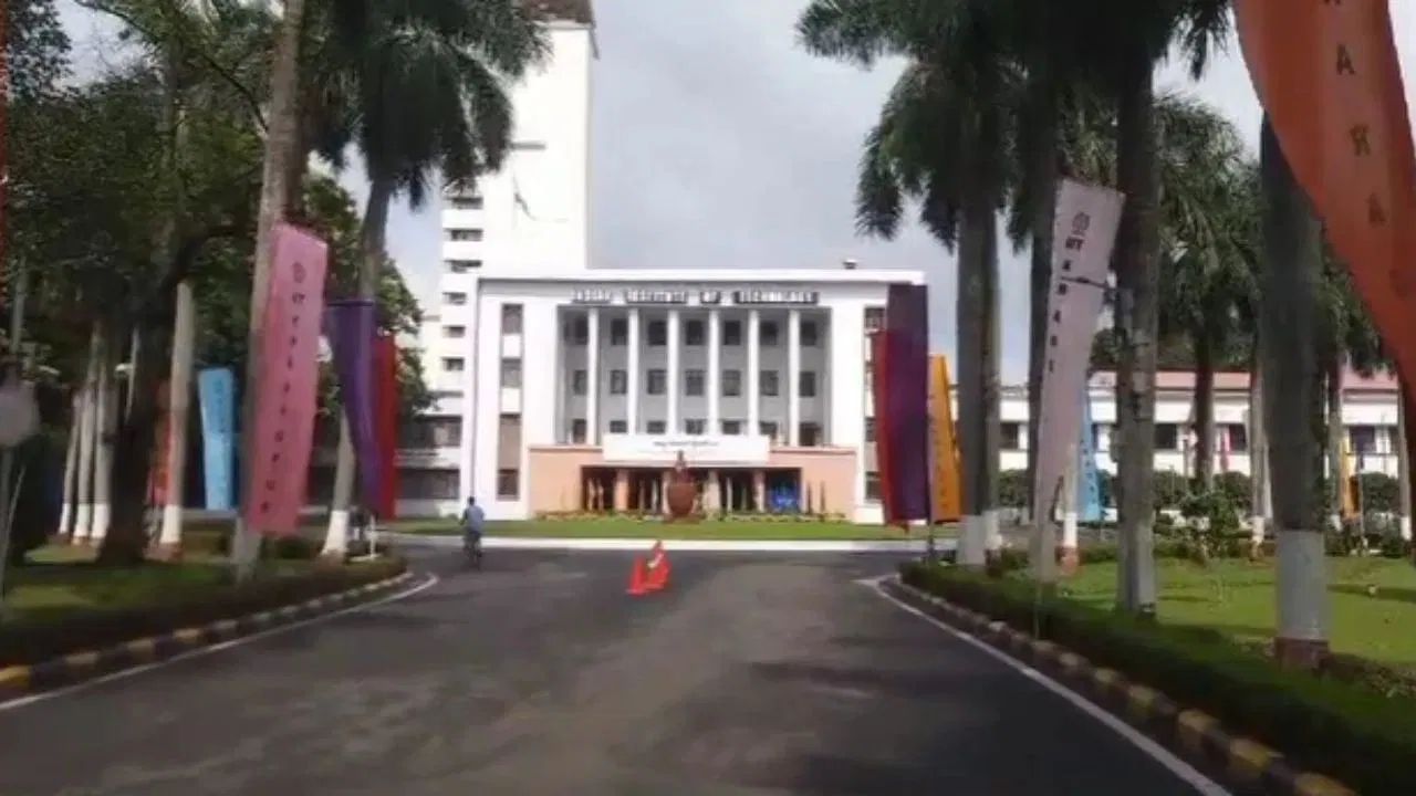 IIT Kharagpur: ফের আইআইটি খড়্গপুরে ছাত্রের রহস্যমৃত্যু, উদ্ধার ঝুলন্ত দেহ