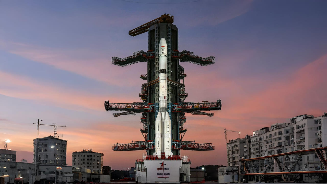 Indian Space Research Organization: মহাকাশ দৌড়ে ভারতের বিশ্বরেকর্ড, ২০৪০ সালে চাঁদে পৌঁছাবে মানুষ? Indian Space Research Organization: মহাকাশ দৌড়ে ভারতের বিশ্বরেকর্ড, ২০৪০ সালে চাঁদে পৌঁছাবে মানুষ?