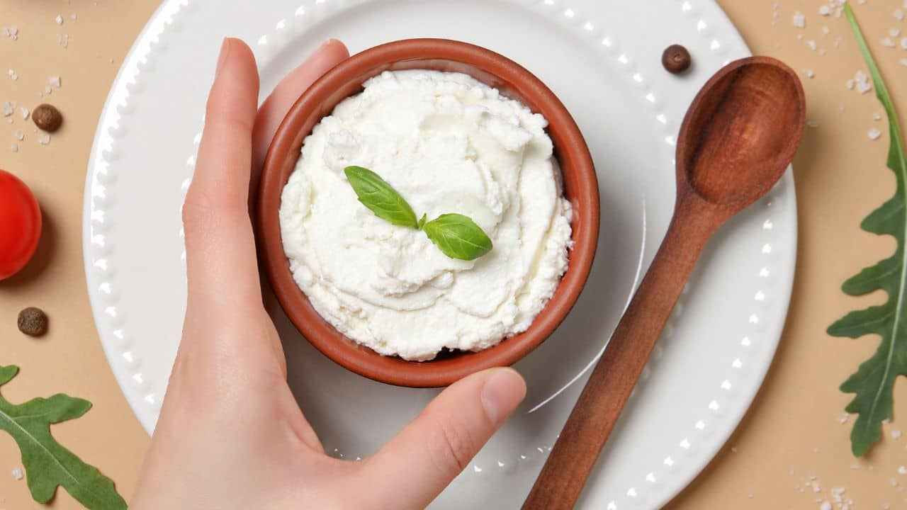 Curd Eating Tips: টক দই মুখে তুলতে পারেন না? এই উপায়ে খান, শরীরও ভাল রাখুন