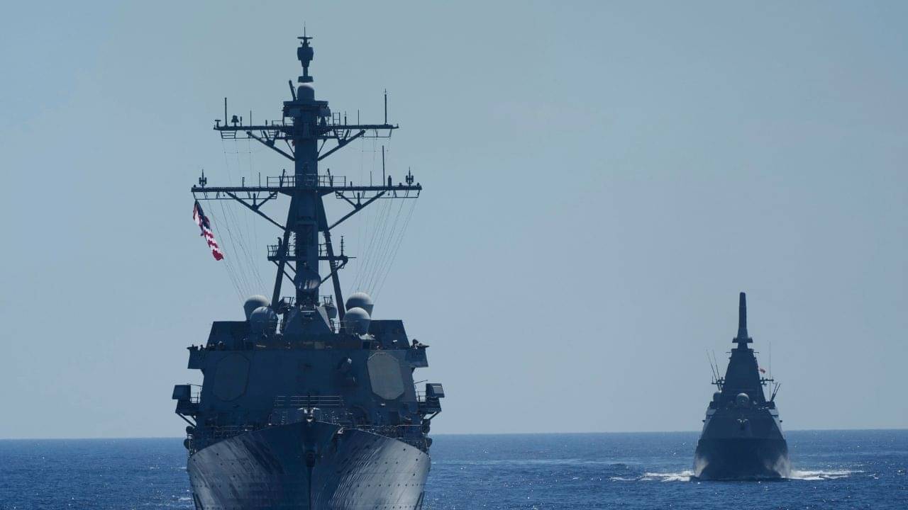 Indian Navy: চিনের দাবি করা সাগরে মহড়া করে চমকে দিল ভারত নৌসেনা!