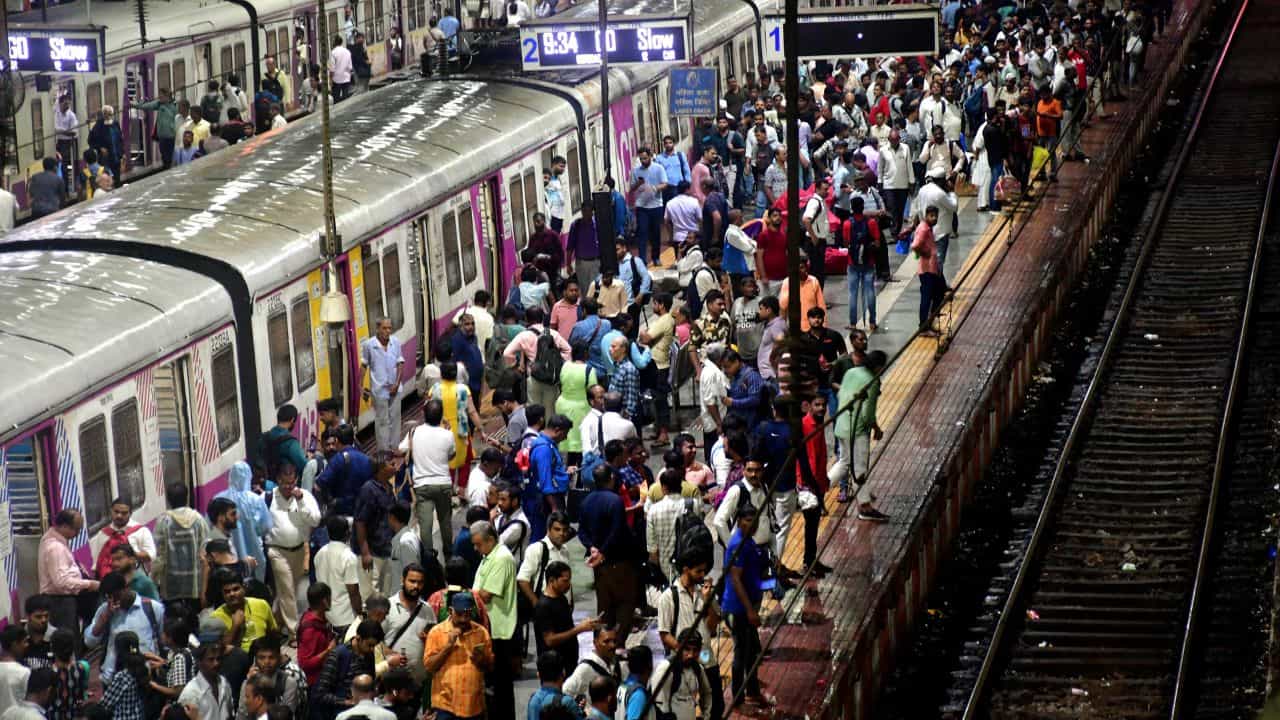 Indian Railway: ছোটে আগুনের গতিতে! দেশের সবচেয়ে দ্রুতগতির ট্রেন কোনও এক্সপ্রেস নয়
