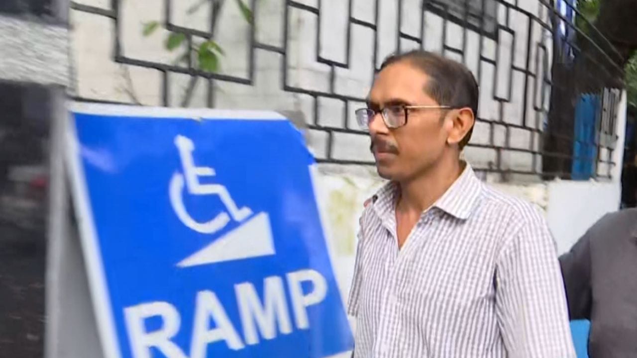 Jadavpur University News: 'রাজি হয়নি, তাই ধাক্কা মেরে ফেলে দিয়েছে...', যাদবপুরে ছাত্রী মৃত্যুর ঘটনায় বিস্ফোরক অভিযোগ নিহতের বাবার Jadavpur University News: 'রাজি হয়নি, তাই ধাক্কা মেরে ফেলে দিয়েছে...', যাদবপুরে ছাত্রী মৃত্যুর ঘটনায় বিস্ফোরক অভিযোগ নিহতের বাবার