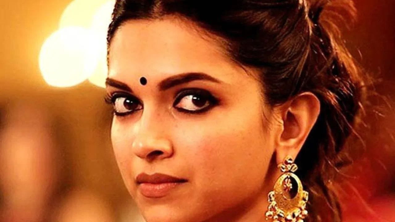 Kajol Removal Tips: কাজল কালো নয়নে প্রেমিকের মনে ঝড় তোলার পরে চোখের যত্ন নেবেন কীভাবে? রইল টিপস Kajol Removal Tips: কাজল কালো নয়নে প্রেমিকের মনে ঝড় তোলার পরে চোখের যত্ন নেবেন কীভাবে? রইল টিপস