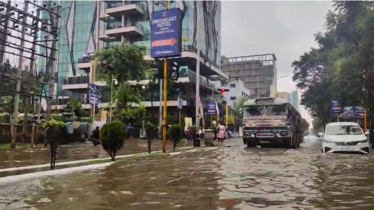 Kolkata Rains: পাঁচ ঘণ্টার বিপর্যয় কেড়ে নিল সাতটি প্রাণ! কলকাতায় জলের নীচেই মৃত্যুফাঁদ