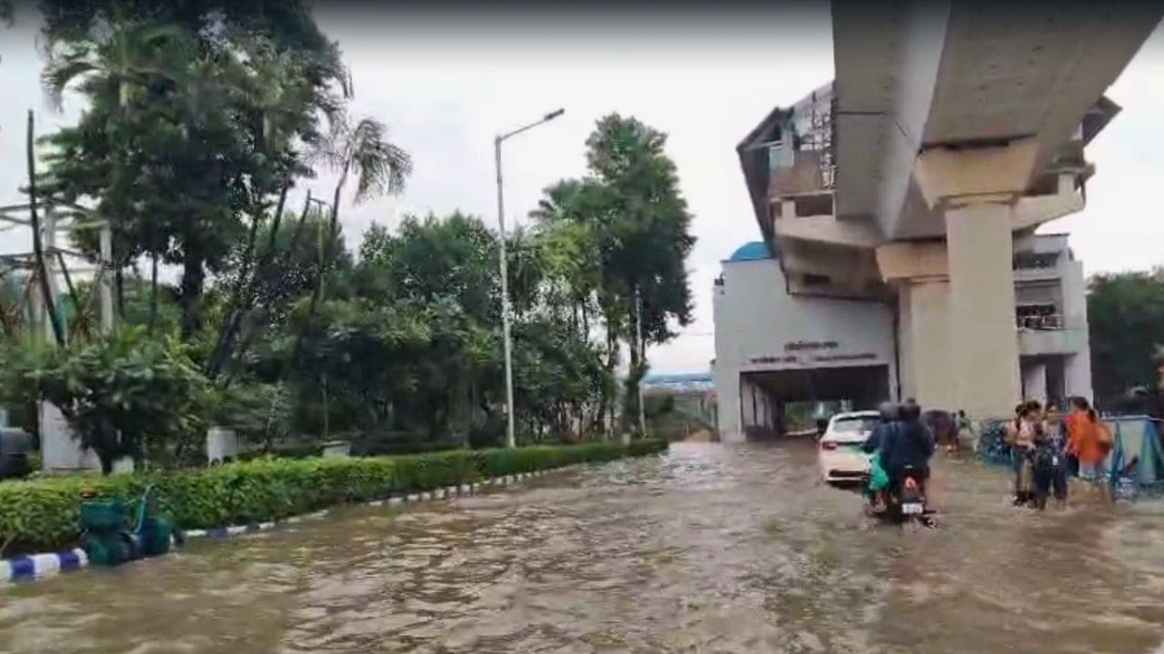 Kolkata Metro: মাটির নীচেও জল-যন্ত্রণা! আধখানা পথেই মিলছে মেট্রো