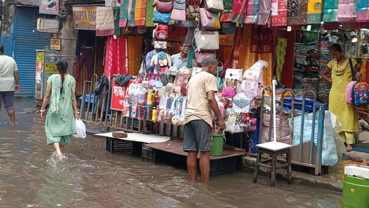Weather Update: একদিনে ২০০ মিমি পর্যন্ত বৃষ্টি হতে পারে, ফের অশনি সংকেত হাওয়া অফিসের