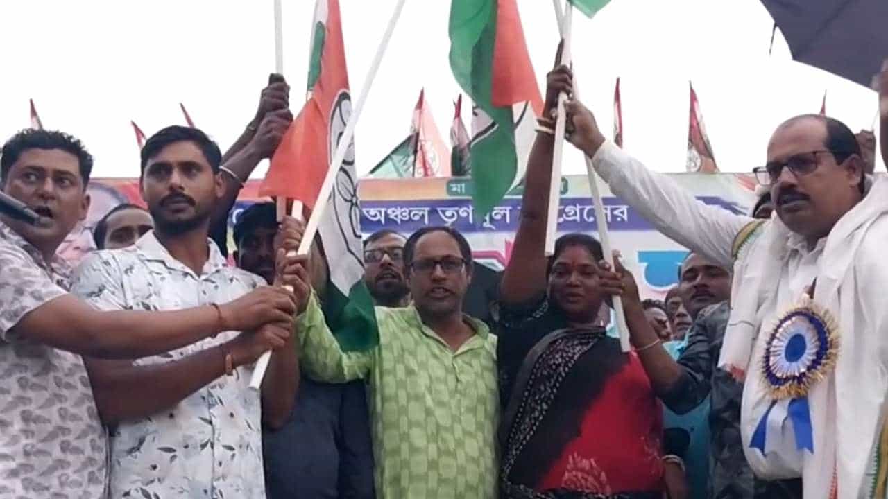 CPIM: এক ধাক্কায় ১ হাজার! ভোটের আগে কুলতলিতে ‘লাল পাড়ায়’ বড় ভাঙন ধরাল তৃণমূল CPIM: এক ধাক্কায় ১ হাজার! ভোটের আগে কুলতলিতে ‘লাল পাড়ায়’ বড় ভাঙন ধরাল তৃণমূল