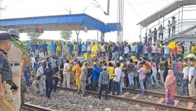 গ্রেফতার ১৪, কুড়মি আন্দোলনে 'রণক্ষেত্র' স্টেশন! বাতিল একাধিক ট্রেন