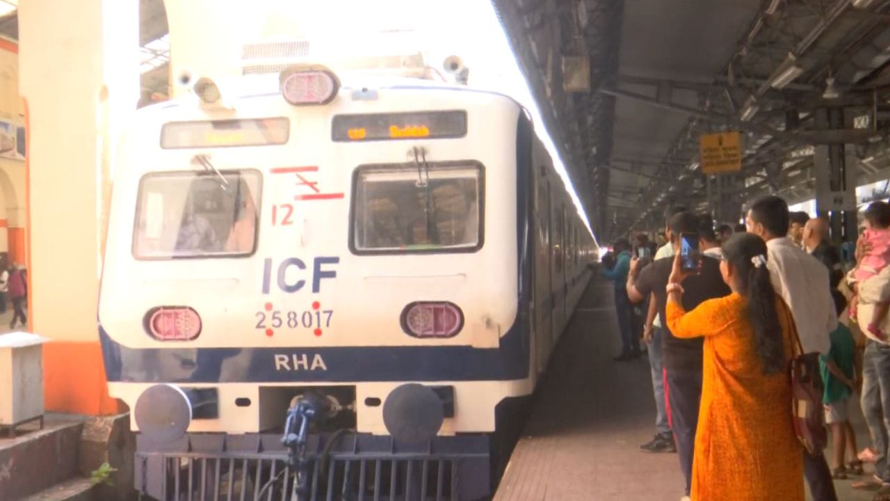 AC Local Train: এবার থেকে শিয়ালদহ-রানাঘাট AC লোকাল, বনগাঁ-AC লোকাল থামবে এইসব স্টেশনেও, বড় সিদ্ধান্ত রেলের