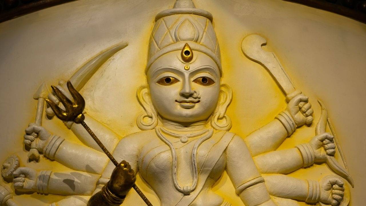 Kolkata Durga Puja: দুর্গার শ্বেত মূর্তি নাকতলার বিশেষ আকর্ষণ, বাড়ছে ভিড়