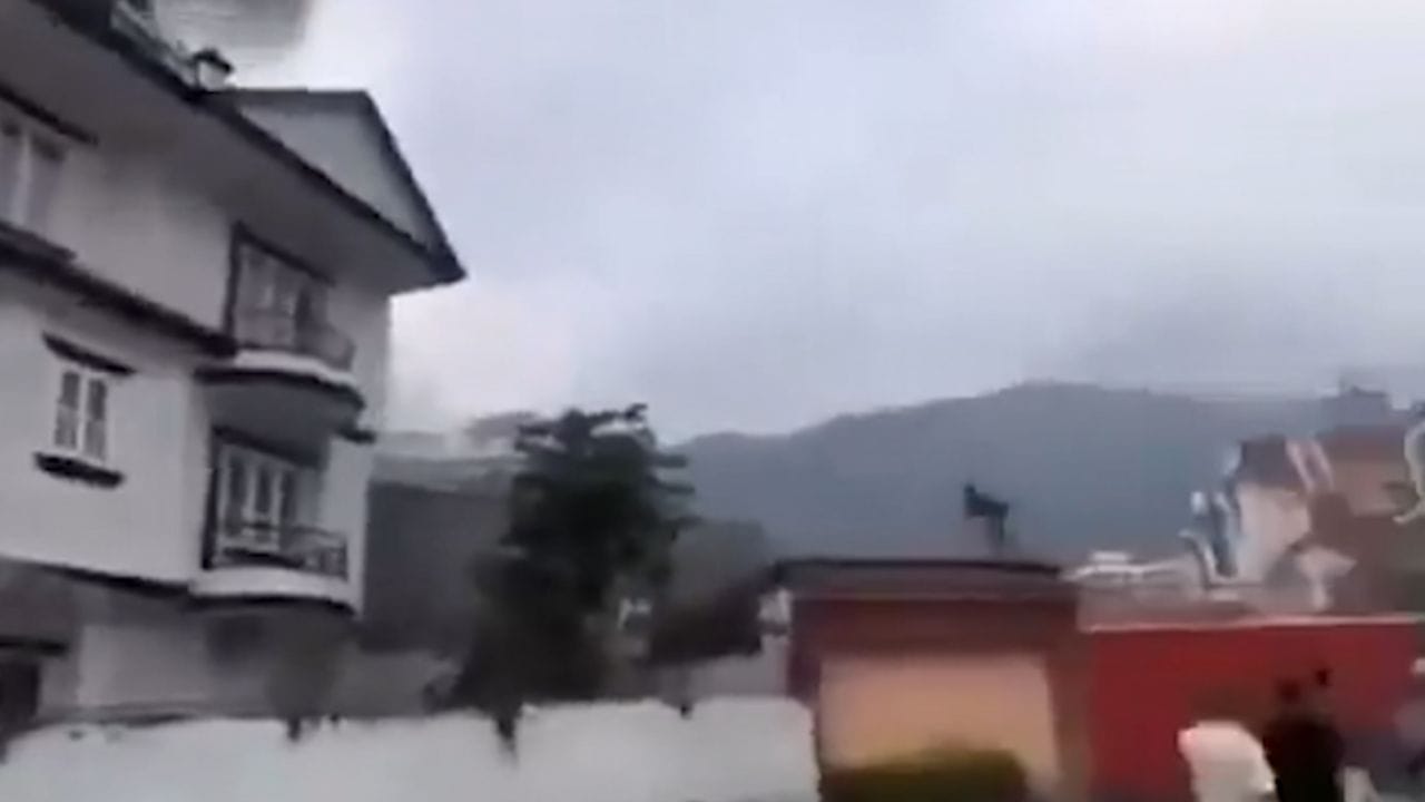 Nepal Protest: কোথায় নামবে জানা নেই! জ্বলন্ত নেপালের আকাশে চক্কর কাটছে তিন ভারতীয় বিমান Nepal Protest: কোথায় নামবে জানা নেই! জ্বলন্ত নেপালের আকাশে চক্কর কাটছে তিন ভারতীয় বিমান