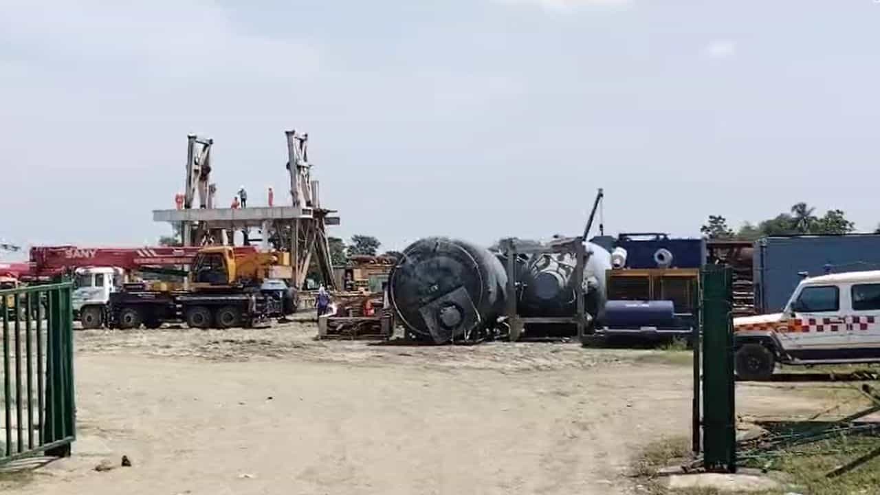 ONGC in Bongaon: বনগাঁয় মাটির নীচে মিলবে গ্যাস, মিলবে তেলও! আশার কথা শোনাল ONGC ONGC in Bongaon: বনগাঁয় মাটির নীচে মিলবে গ্যাস, মিলবে তেলও! আশার কথা শোনাল ONGC