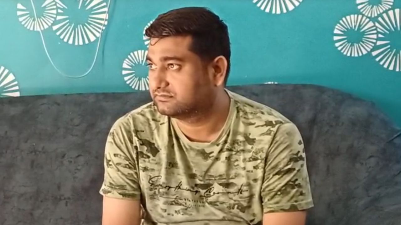 SSC Tainted List: দাগি-তালিকায় পঞ্চায়েতের তৃণমূল নেত্রীর স্বামী-ননদ, যাচ্ছেন আদালতে SSC Tainted List: দাগি-তালিকায় পঞ্চায়েতের তৃণমূল নেত্রীর স্বামী-ননদ, যাচ্ছেন আদালতে