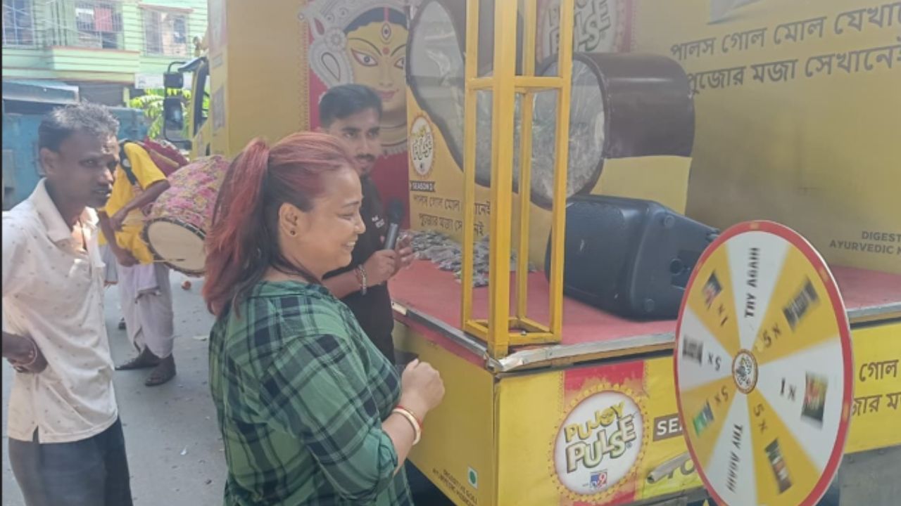 ছোটদের সঙ্গে বড়দের ভিড়ও ছিল চোখে পড়ার মতো। 