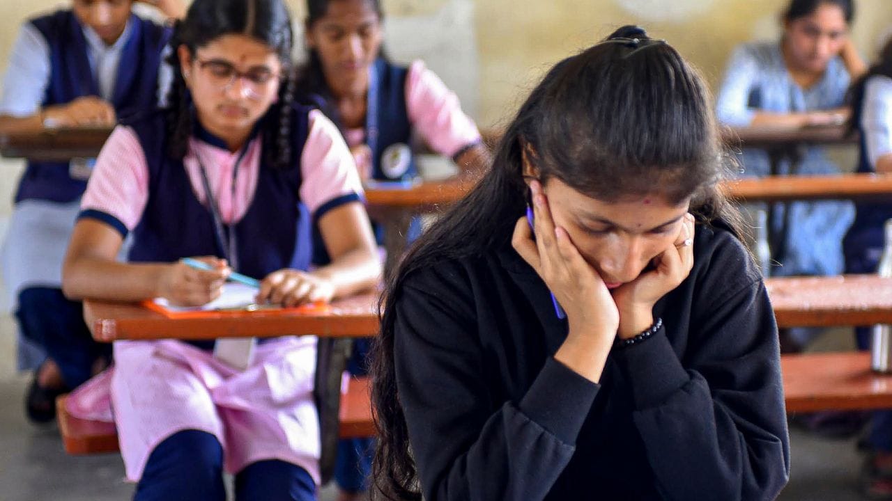 Exam Question Paper: রোদ-জল-বৃষ্টির মধ্যেই রাতের পর রাত পড়ে উচ্চমাধ্যমিকের প্রশ্নপত্র, কোথায় রাখা হবে, উত্তর নেই কারও কাছে