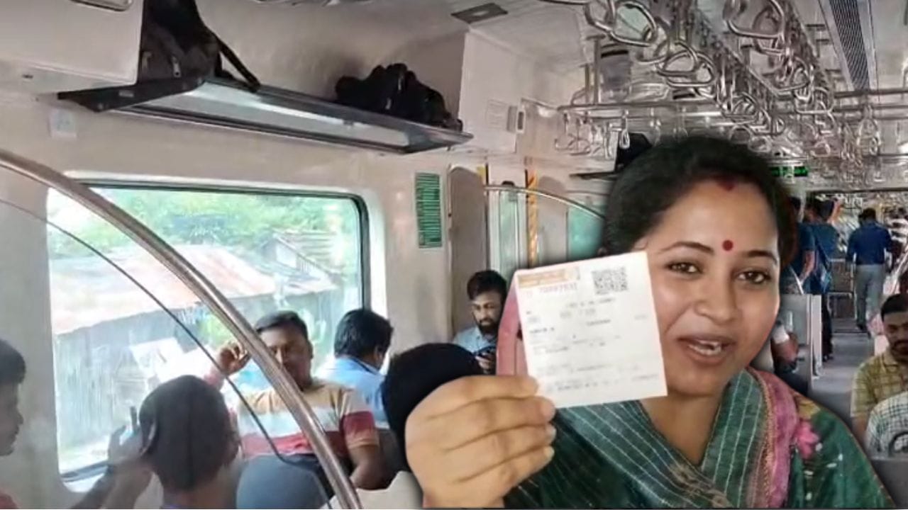 AC Local Train: সাতসকালেই কাউন্টারে লম্বা লাইন, বনগাঁ লোকাল AC! ভাবতেও পারছেন না যাত্রীরা AC Local Train: সাতসকালেই কাউন্টারে লম্বা লাইন, বনগাঁ লোকাল AC! ভাবতেও পারছেন না যাত্রীরা