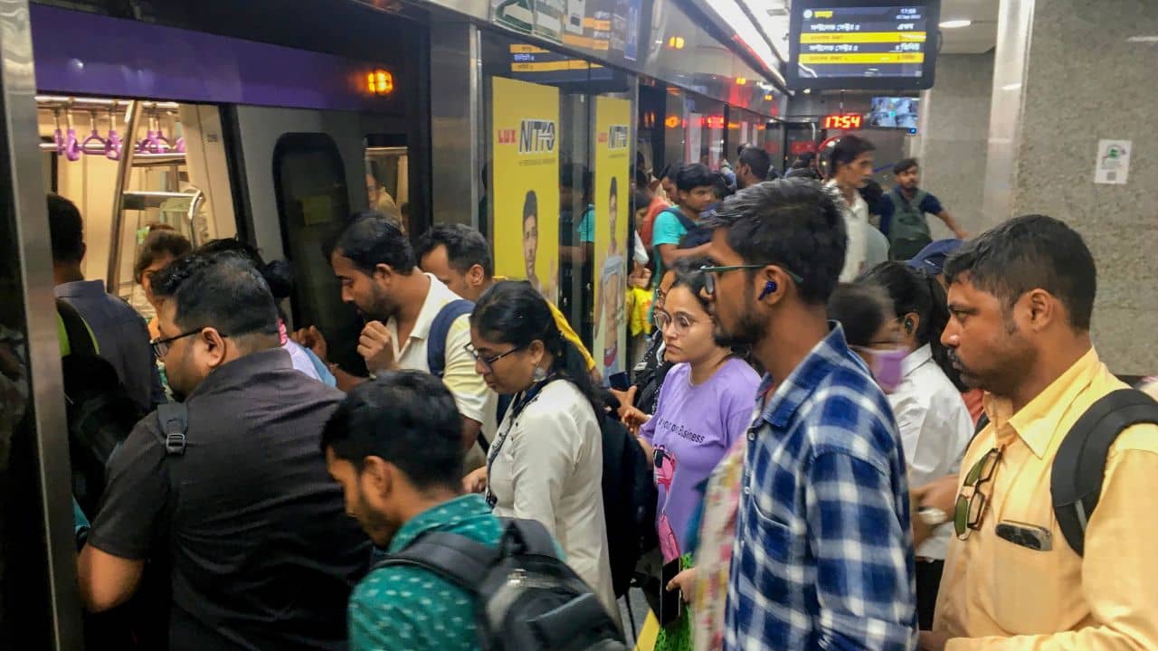 Kolkata Metro: এবার আরও সুবিধা! পুজোর মুখে এই রুটের মেট্রো-যাত্রীদের জন্য বড় সুখবর