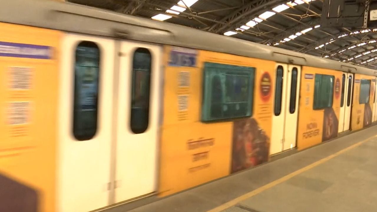 Kolkata Metro: কলকাতা মেট্রোর সুড়ঙ্গে নতুন আশঙ্কা, বড় দুর্ভোগে পড়তে পারে সরোবর, কালীঘাট, চাঁদনি চক Kolkata Metro: কলকাতা মেট্রোর সুড়ঙ্গে নতুন আশঙ্কা, বড় দুর্ভোগে পড়তে পারে সরোবর, কালীঘাট, চাঁদনি চক