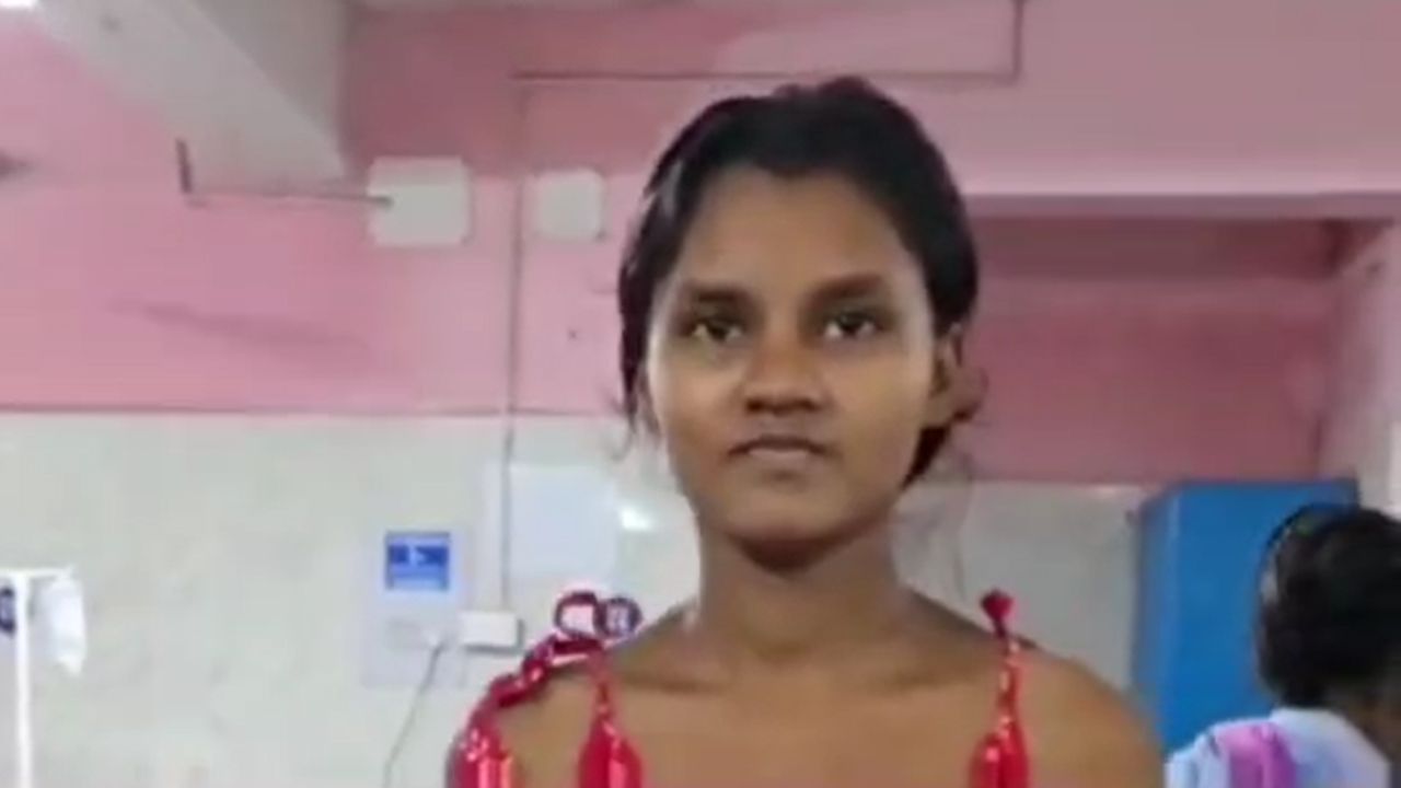 Alipurduar: বিরল অপারেশনে বেনজির সাফল্য, ১০ দিনেই হেঁটে বাড়ি ফিরলেন কিশোরী Alipurduar: বিরল অপারেশনে বেনজির সাফল্য, ১০ দিনেই হেঁটে বাড়ি ফিরলেন কিশোরী