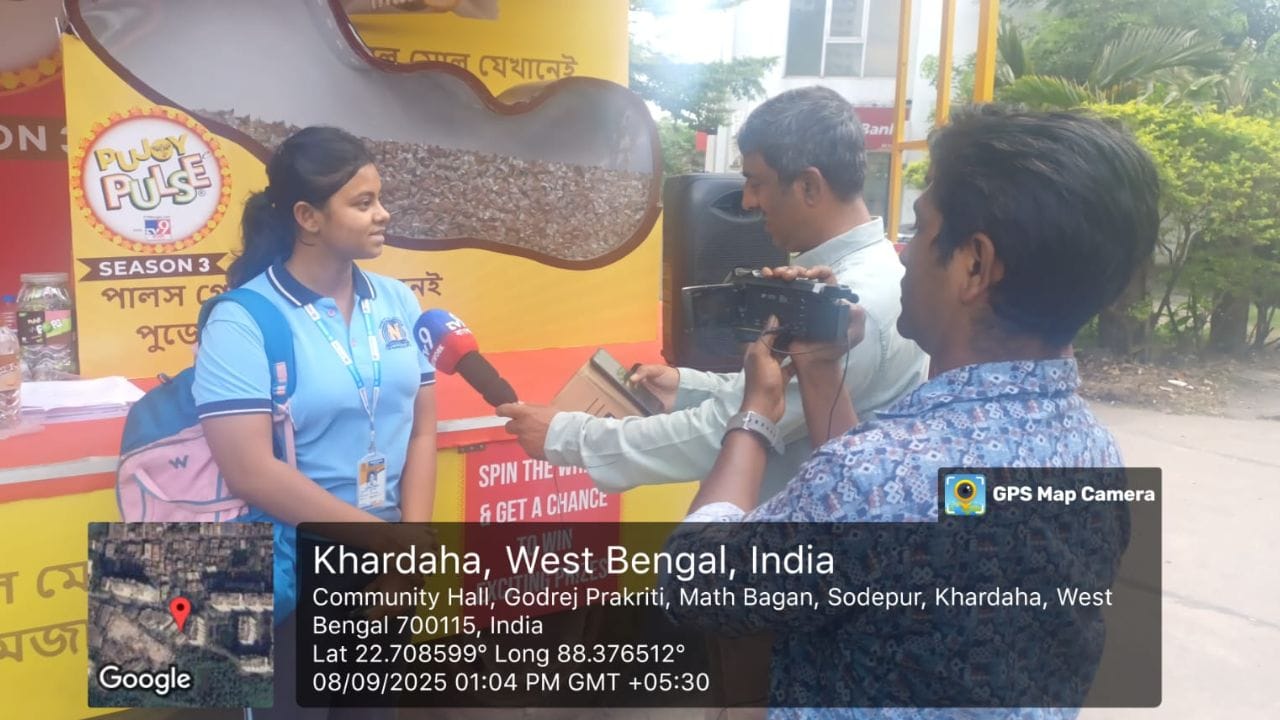 গত ২ বছরে সাড়া ফেলে দিয়েছিল পালস ট্যাবলো। এবার পুজো আসতেই ফের রাস্তায় নেমে পড়েছে সেই ট্যাবলো। দেখেই দৌড়ে যাচ্ছেন পালস-প্রেমীরা।