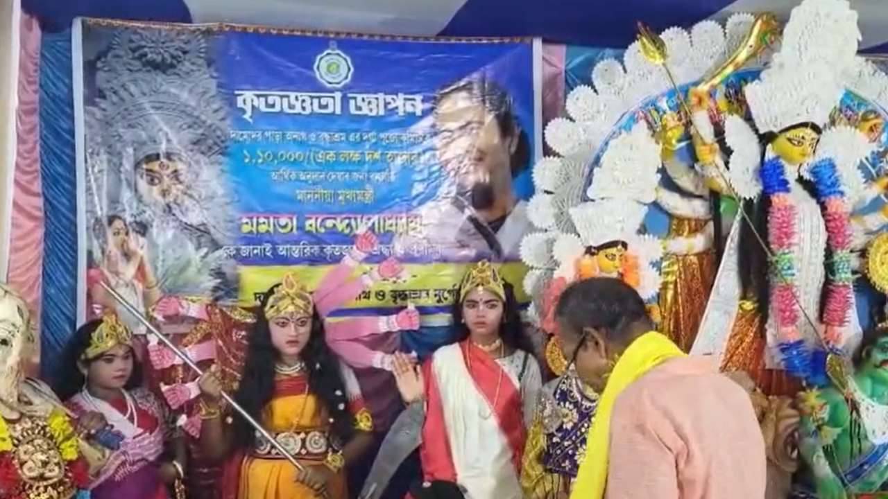 Durga Puja: মাটির প্রতিমার পাশাপাশি জীবন্ত ‘দুর্গা, পূর্বস্থলীতে অনাথ আশ্রমেই হচ্ছে এক অনন্য পুজো