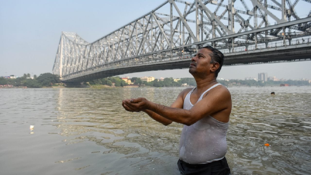 West Bengal Weather Forecast: মহালয়া থেকেই প্রবল বৃষ্টির পূর্বাভাস? কী বলছে আবহাওয়া দফতর West Bengal Weather Forecast: মহালয়া থেকেই প্রবল বৃষ্টির পূর্বাভাস? কী বলছে আবহাওয়া দফতর