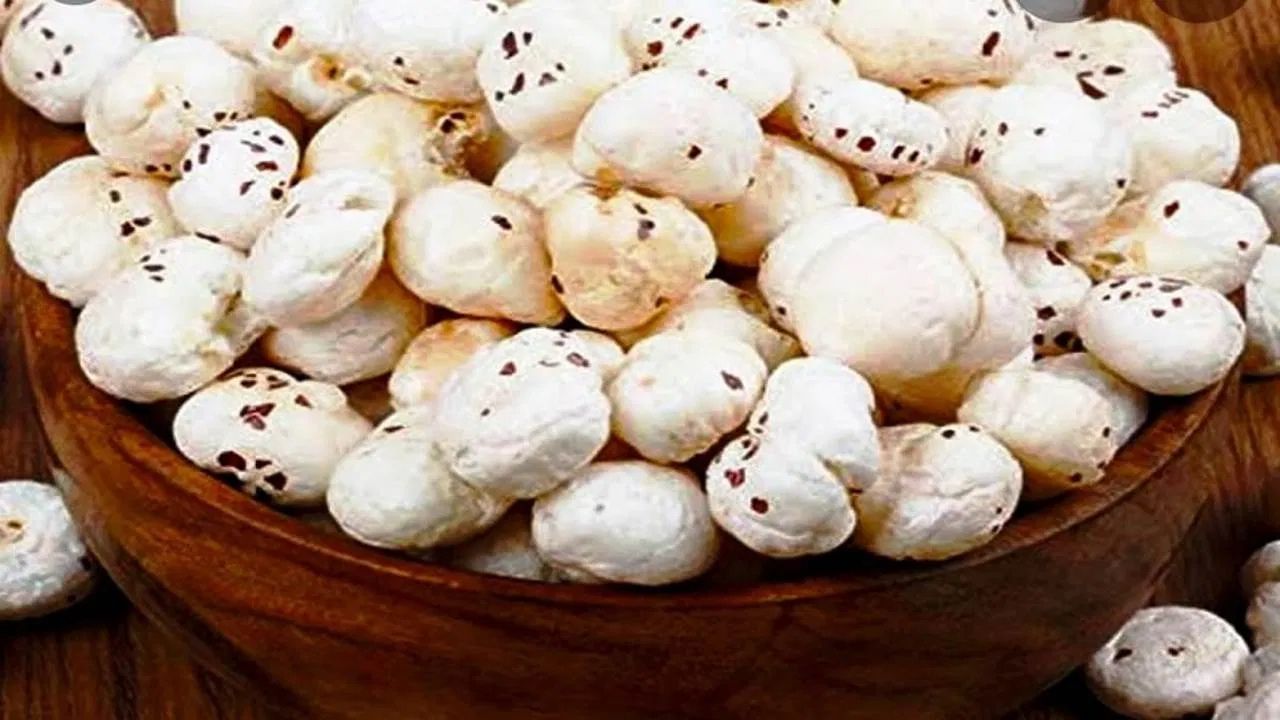 Makhana Recipes: বদলে দিন পুজোর স্বাদ, ট্রাই করে দেখুন মাখানার এই ৩ রেসিপি Makhana Recipes: বদলে দিন পুজোর স্বাদ, ট্রাই করে দেখুন মাখানার এই ৩ রেসিপি