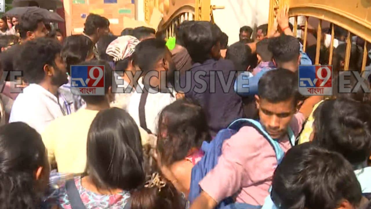 Malda: ভর্তি ফি কমানো নিয়ে পড়ুয়াদের বিক্ষোভে TMCP-র তাণ্ডব, অভিযোগ ঘিরে ধুন্ধুমার গৌড়বঙ্গ বিশ্ববিদ্যালয়ে