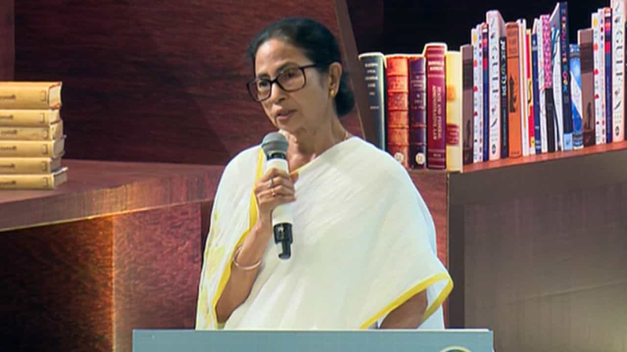 Mamata Banerjee on SSC: 'ওঁরা যাতে Group C-তে জায়গা পায়...', 'বেচারা' অযোগ্যদের ফের নিয়োগের আশ্বাস মমতার Mamata Banerjee on SSC: 'ওঁরা যাতে Group C-তে জায়গা পায়...', 'বেচারা' অযোগ্যদের ফের নিয়োগের আশ্বাস মমতার